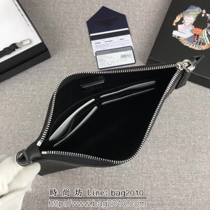 PRADA普拉達 專櫃最新款 摩登態度系列 十字紋牛皮 男士手包 2NG005 DD1823
